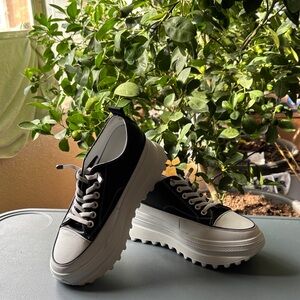 Stylish Black and White Women's Sneakers